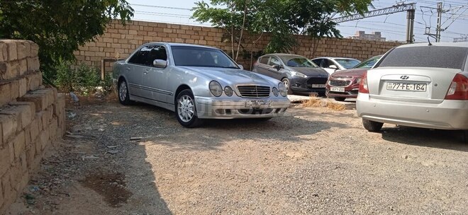 Mercedes E 220 2001, 585,868 km - 2.2 l - Bakı