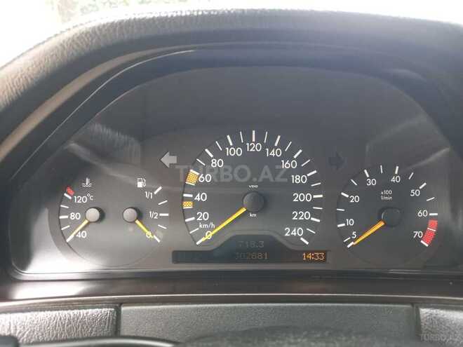 Mercedes E 240 1999, 302,681 km - 2.4 l - Gəncə