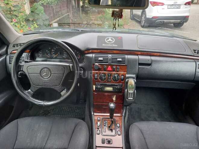 Mercedes E 240 1999, 302,681 km - 2.4 l - Gəncə