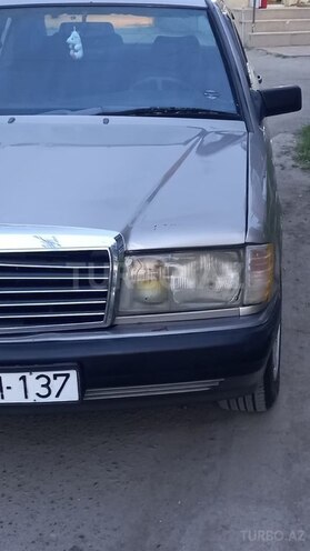 Mercedes 190 1989, 301,658 km - 2.0 л - Salyan