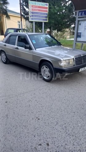 Mercedes 190 1989, 301,658 km - 2.0 л - Salyan