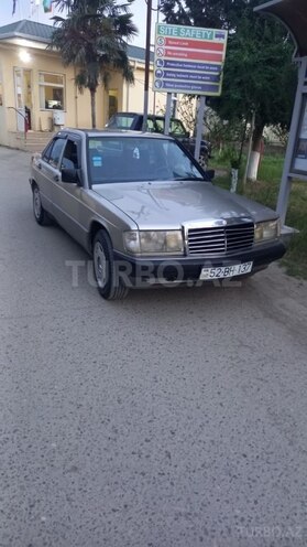 Mercedes 190 1989, 301,658 km - 2.0 л - Salyan