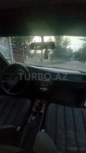 Mercedes 190 1989, 301,658 km - 2.0 л - Salyan