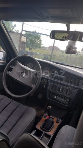 Mercedes 190 1989, 301,658 km - 2.0 л - Salyan