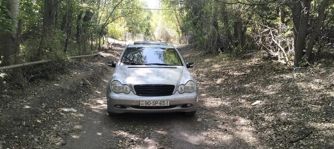 Mercedes C 240 2001, 405,000 km - 2.6 l - Lerik
