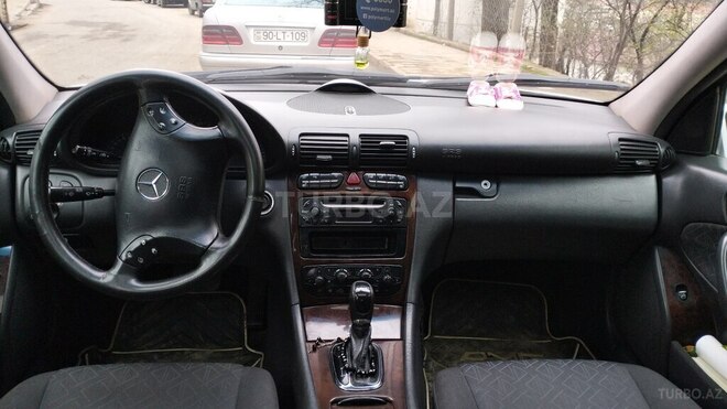 Mercedes C 240 2001, 405,000 km - 2.6 l - Lerik