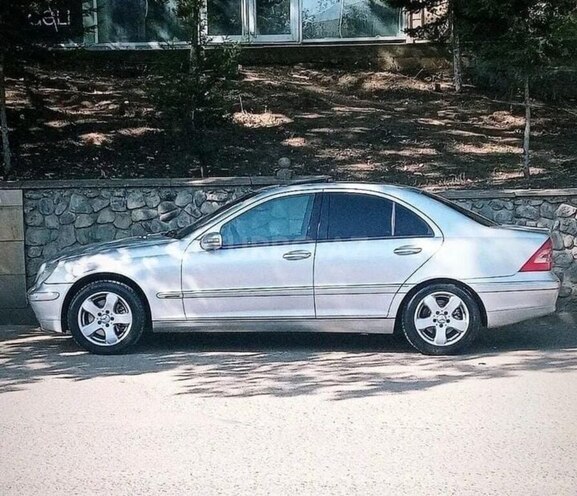 Mercedes C 240 2001, 405,000 km - 2.6 l - Lerik
