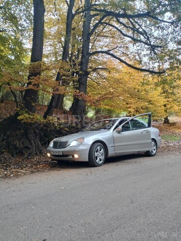 Mercedes C 240 2001, 405,000 km - 2.6 l - Lerik