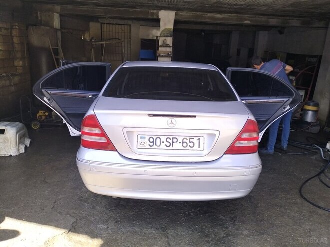 Mercedes C 240 2001, 405,000 km - 2.6 l - Lerik