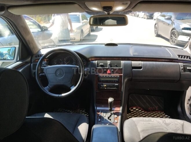 Mercedes E 230 1997, 380,000 km - 2.3 л - Bakı