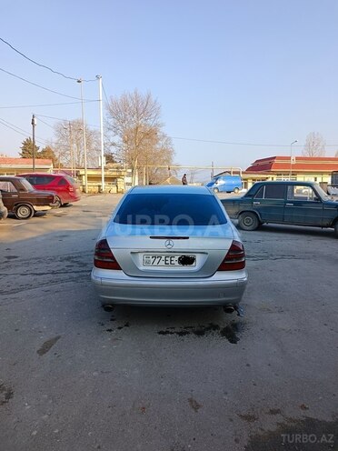 Mercedes E 220 2004, 437,546 km - 2.2 l - Göyçay