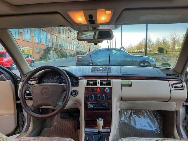 Mercedes E 200 1997, 332,000 km - 2.0 л - Bakı