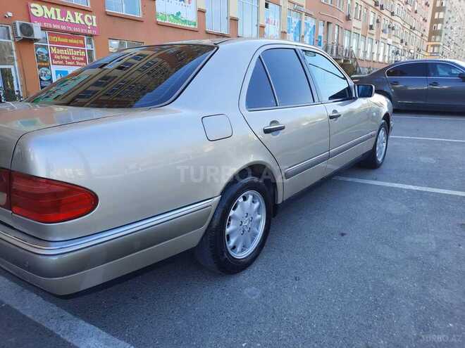 Mercedes E 200 1997, 332,000 km - 2.0 л - Bakı