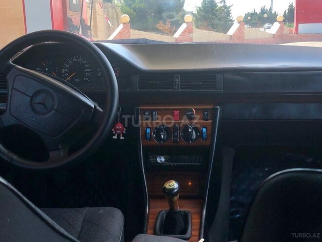 Mercedes E 220 1995, 750,000 km - 2.2 l - Sumqayıt