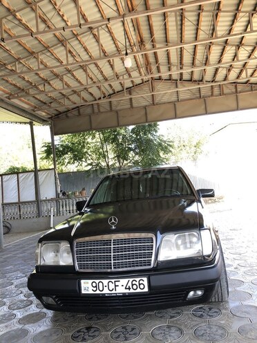 Mercedes E 220 1995, 179,970 km - 2.2 l - Masallı