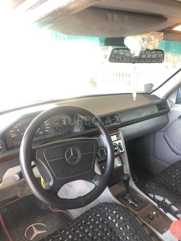 Mercedes E 220 1995, 179,970 km - 2.2 l - Masallı