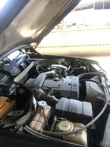Mercedes E 220 1995, 179,970 km - 2.2 l - Masallı