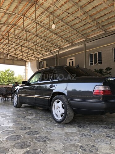 Mercedes E 220 1995, 179,970 km - 2.2 l - Masallı