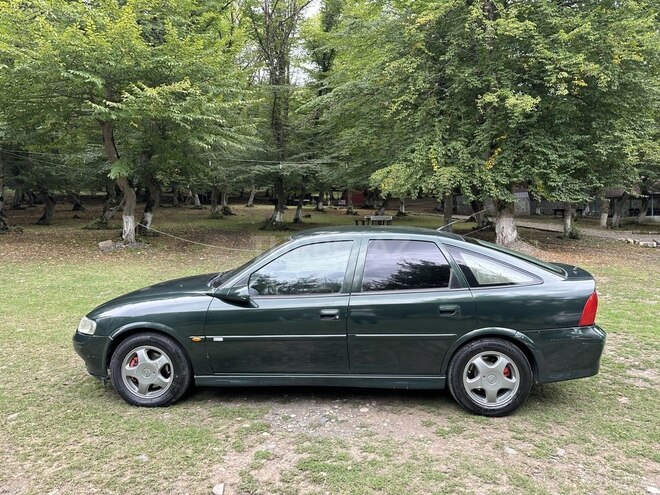 Opel Vectra 1999, 474,000 km - 1.6 l - Quba