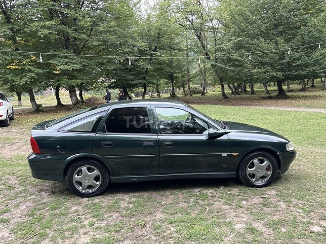 Opel Vectra 1999, 474,000 km - 1.6 l - Quba