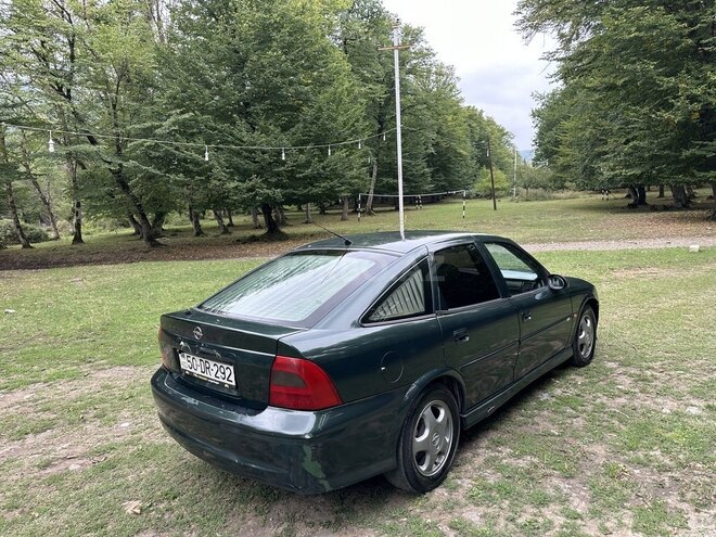 Opel Vectra 1999, 474,000 km - 1.6 l - Quba