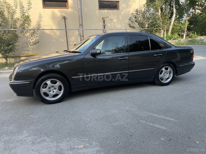 Mercedes E 280 2001, 393,700 km - 2.8 l - Bakı