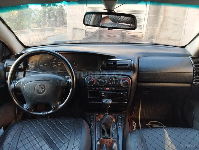 Opel Omega 1995, 235,806 km - 2.0 л - Bakı