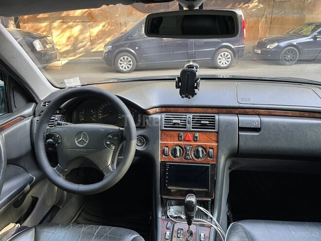 Mercedes E 270 2000, 298,000 km - 2.7 l - Bakı