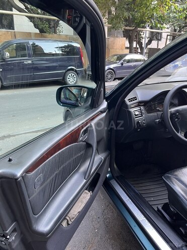 Mercedes E 270 2000, 298,000 km - 2.7 l - Bakı