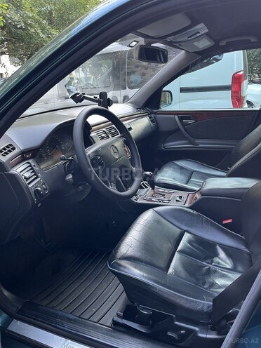 Mercedes E 270 2000, 298,000 km - 2.7 l - Bakı