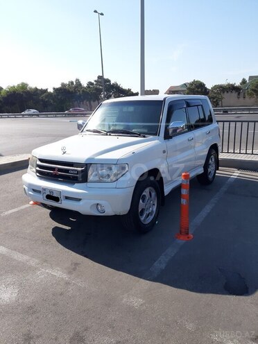 Mitsubishi Pajero io 2001, 290,000 km - 2.0 l - Bakı