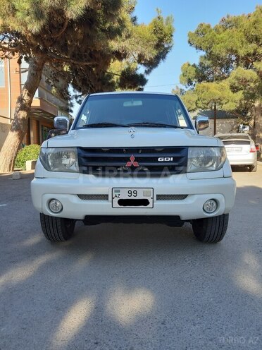 Mitsubishi Pajero io 2001, 290,000 km - 2.0 l - Bakı