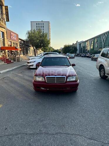 Mercedes C 250 1995, 253,352 km - 2.5 l - Bakı