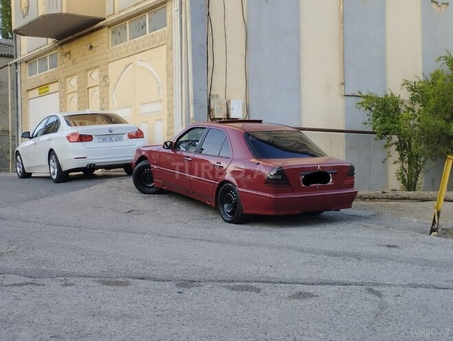 Mercedes C 250 1995, 253,352 km - 2.5 l - Bakı