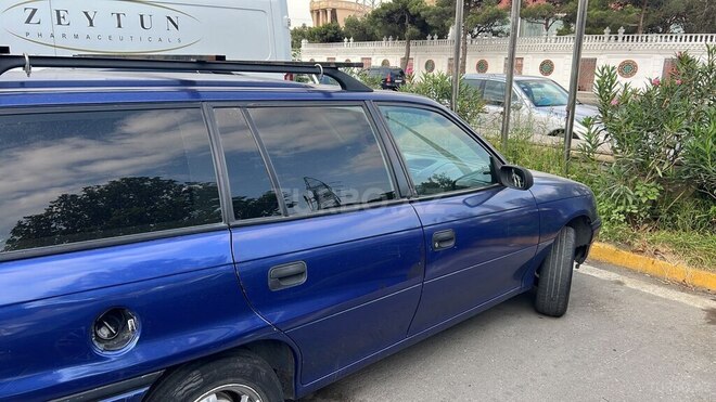 Opel Astra 1995, 999,900 km - 1.6 л - Bakı