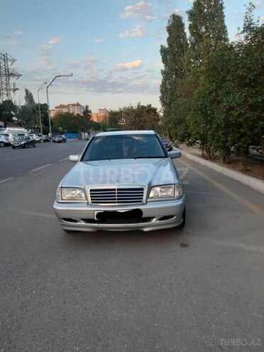 Mercedes C 220 2000, 260,000 km - 2.2 l - Bakı
