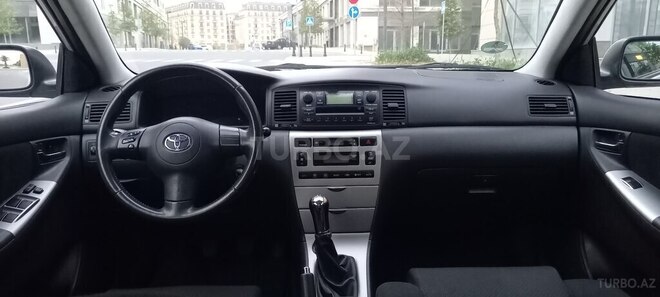 Toyota Corolla 2005, 242,000 km - 1.4 л - Bakı