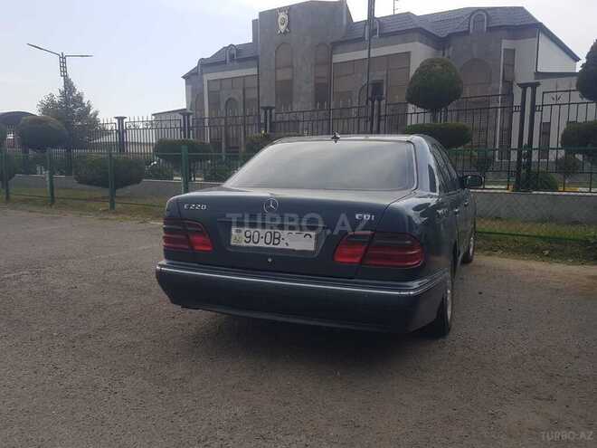 Mercedes E 220 2000, 317,780 km - 2.2 л - Astara