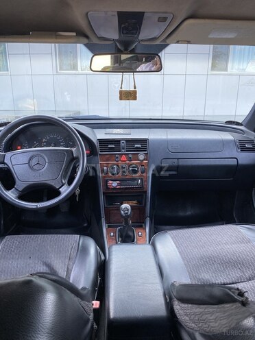 Mercedes C 220 1997, 374,120 km - 2.2 l - Qazax