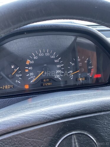 Mercedes C 220 1997, 374,120 km - 2.2 l - Qazax