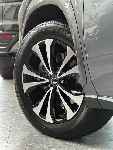 Lexus NX 300h-12