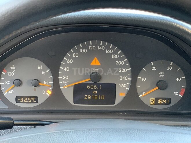 Mercedes E 270 2001, 291,810 km - 2.7 l - Bakı