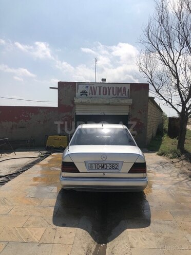 Mercedes E 220 1993, 485,000 km - 2.2 l - Xudat