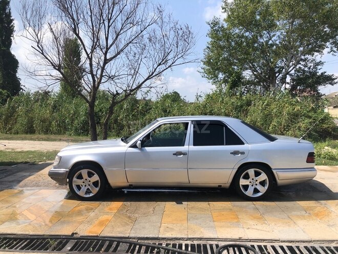 Mercedes E 220 1993, 485,000 km - 2.2 l - Xudat