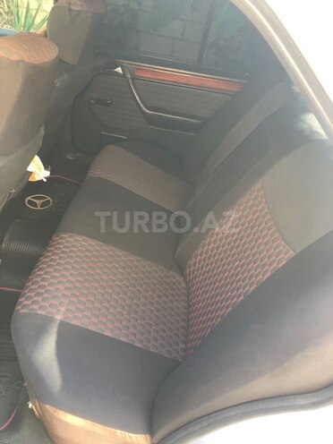 Mercedes E 220 1993, 485,000 km - 2.2 l - Xudat