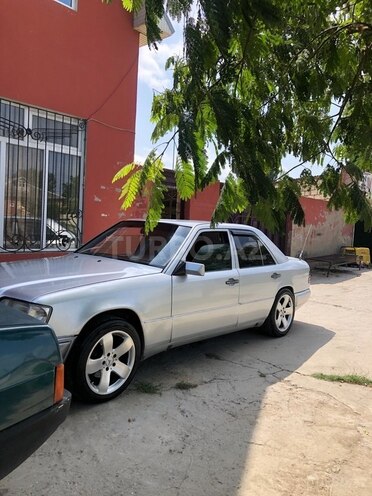 Mercedes E 220 1993, 485,000 km - 2.2 l - Xudat