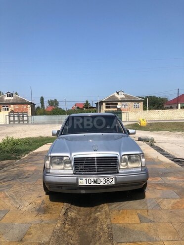 Mercedes E 220 1993, 485,000 km - 2.2 l - Xudat