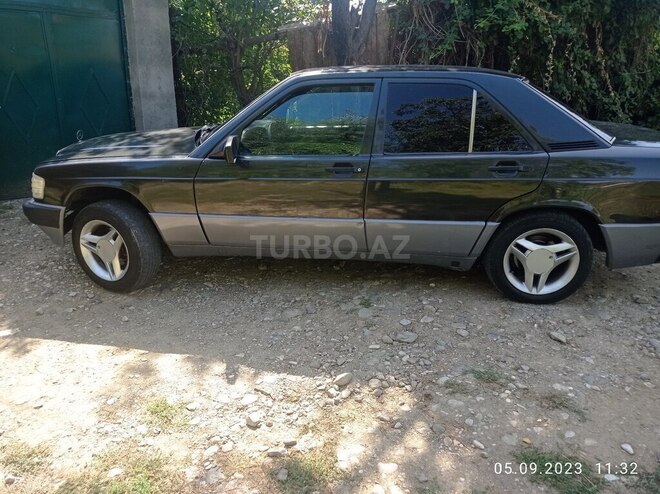 Mercedes 190 1991, 450,000 km - 2.0 л - Naftalan