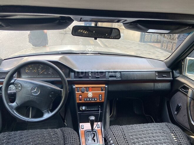 Mercedes E 280 1994, 395,000 km - 2.8 l - Bakı