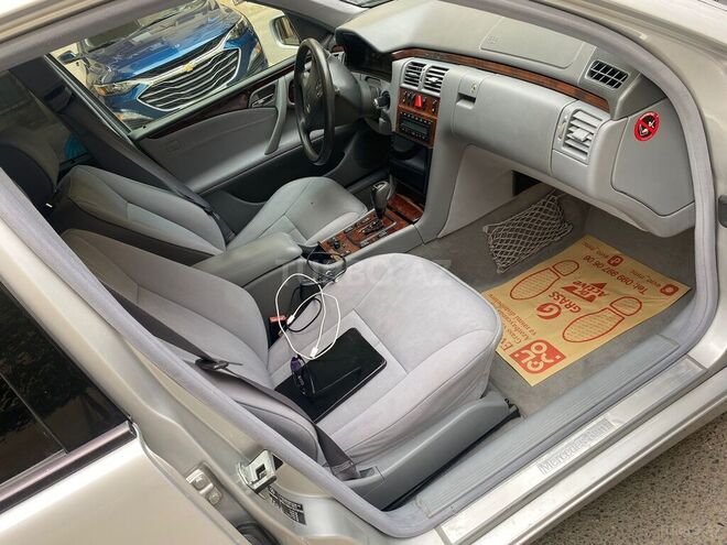 Mercedes E 280 2000, 399,000 km - 2.8 l - Bakı